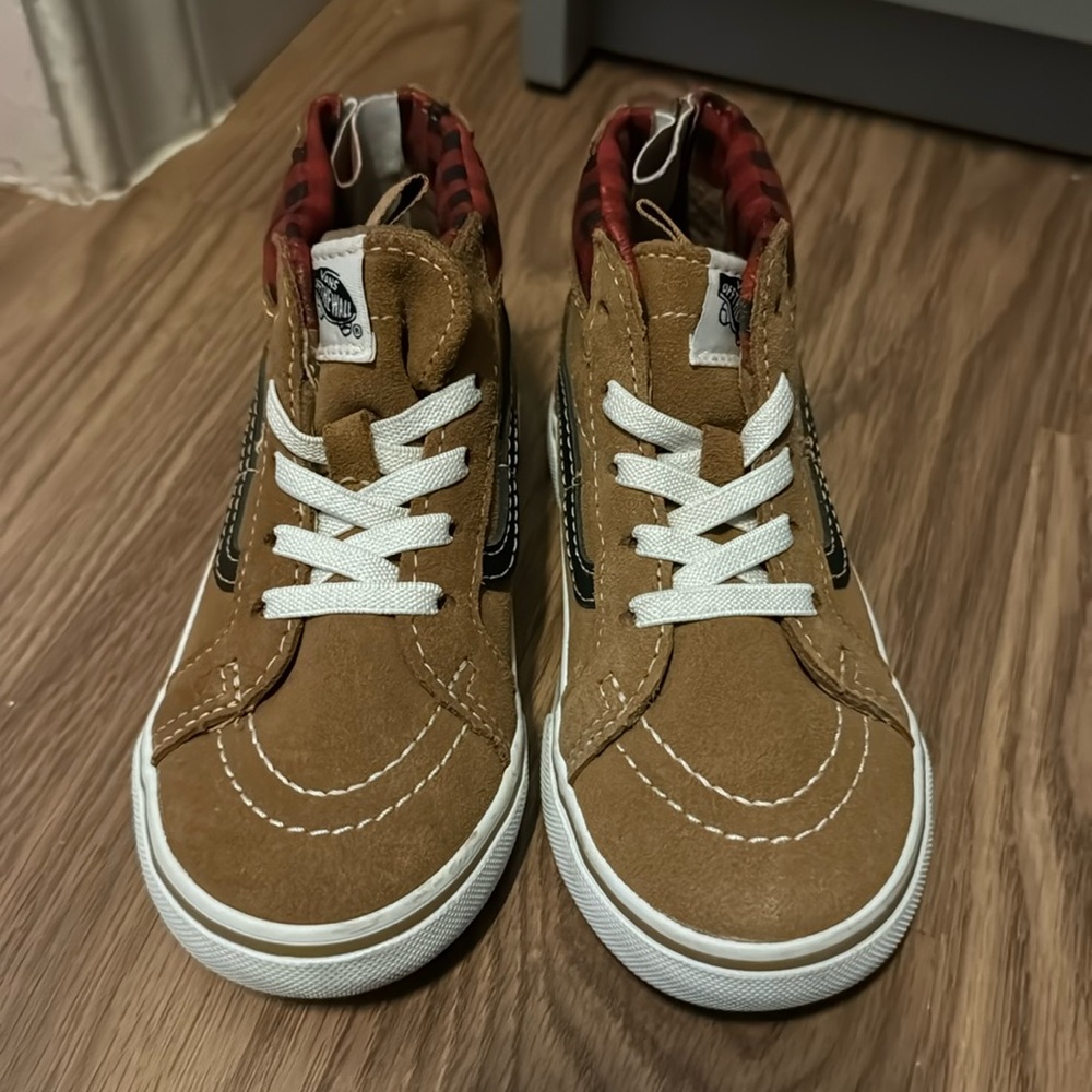 Boy shoes
